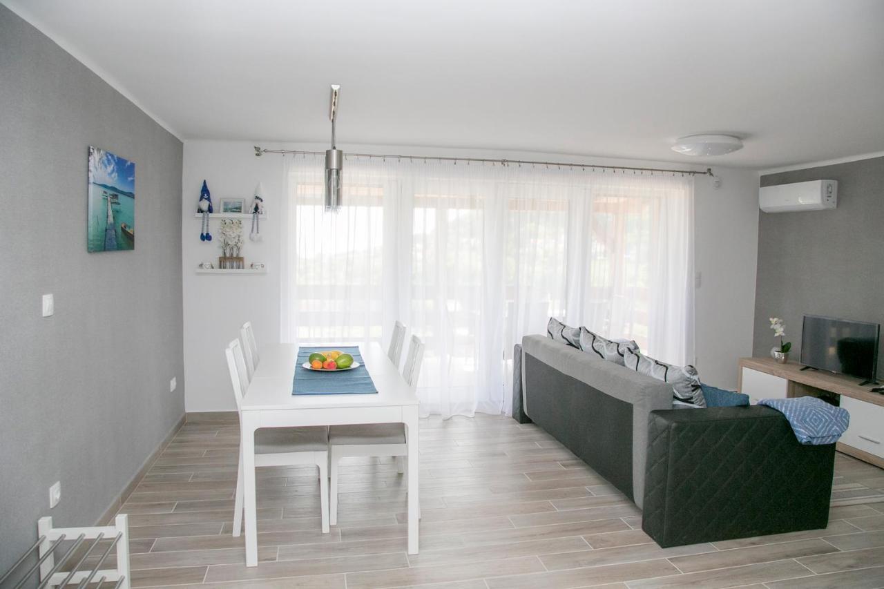 סיגליגט Kardos Villa מראה חיצוני תמונה